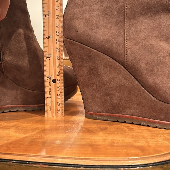 Brown suede stitched wedges booties - Picture 7 of 9